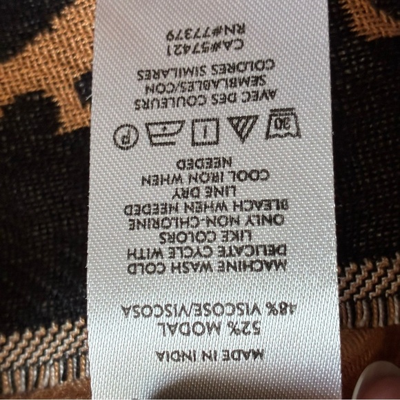 Ann Taylor Scarf  Tan and Black Reversible Animal Print Heart Shape - Picture 13 of 13